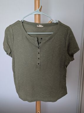 a.n.a Olive Henley Short Sleeve Top